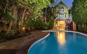 เดอะ ทเว้นตี้ ลอฺดด์ (The Twenty Lodge)